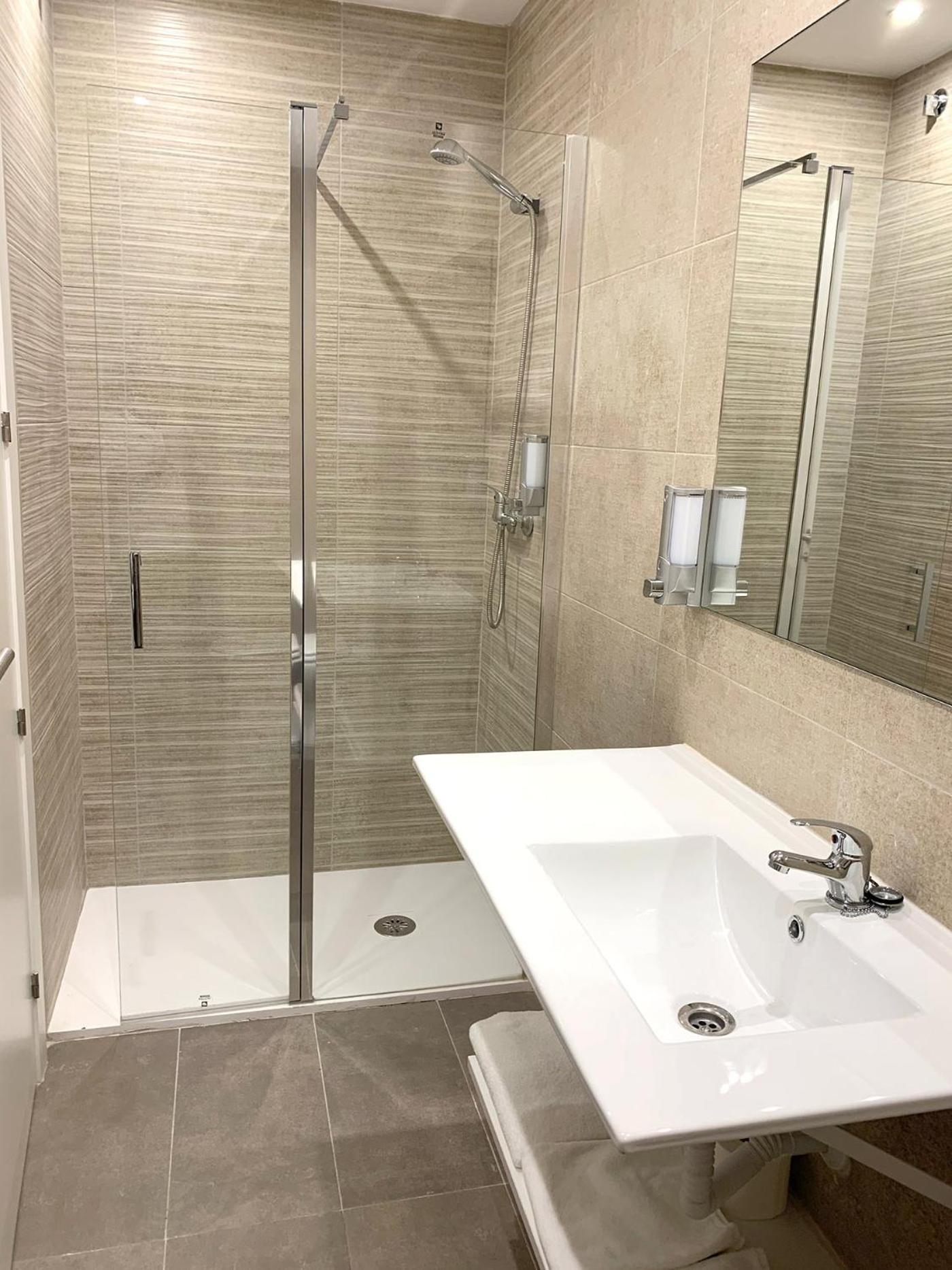 Hotel Bestprice Alegria Мадрид Екстериор снимка